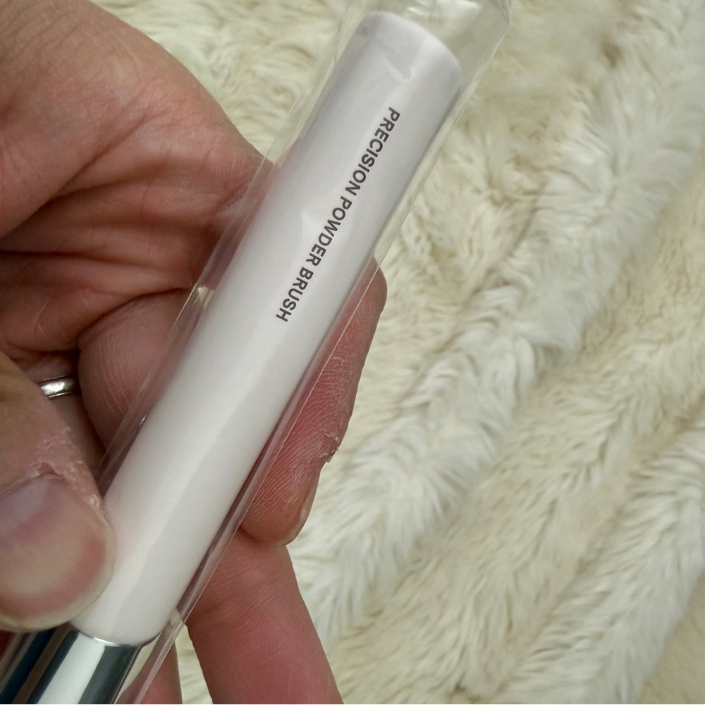 ILIA Complexion Brush brand new - Picture 3 of 4